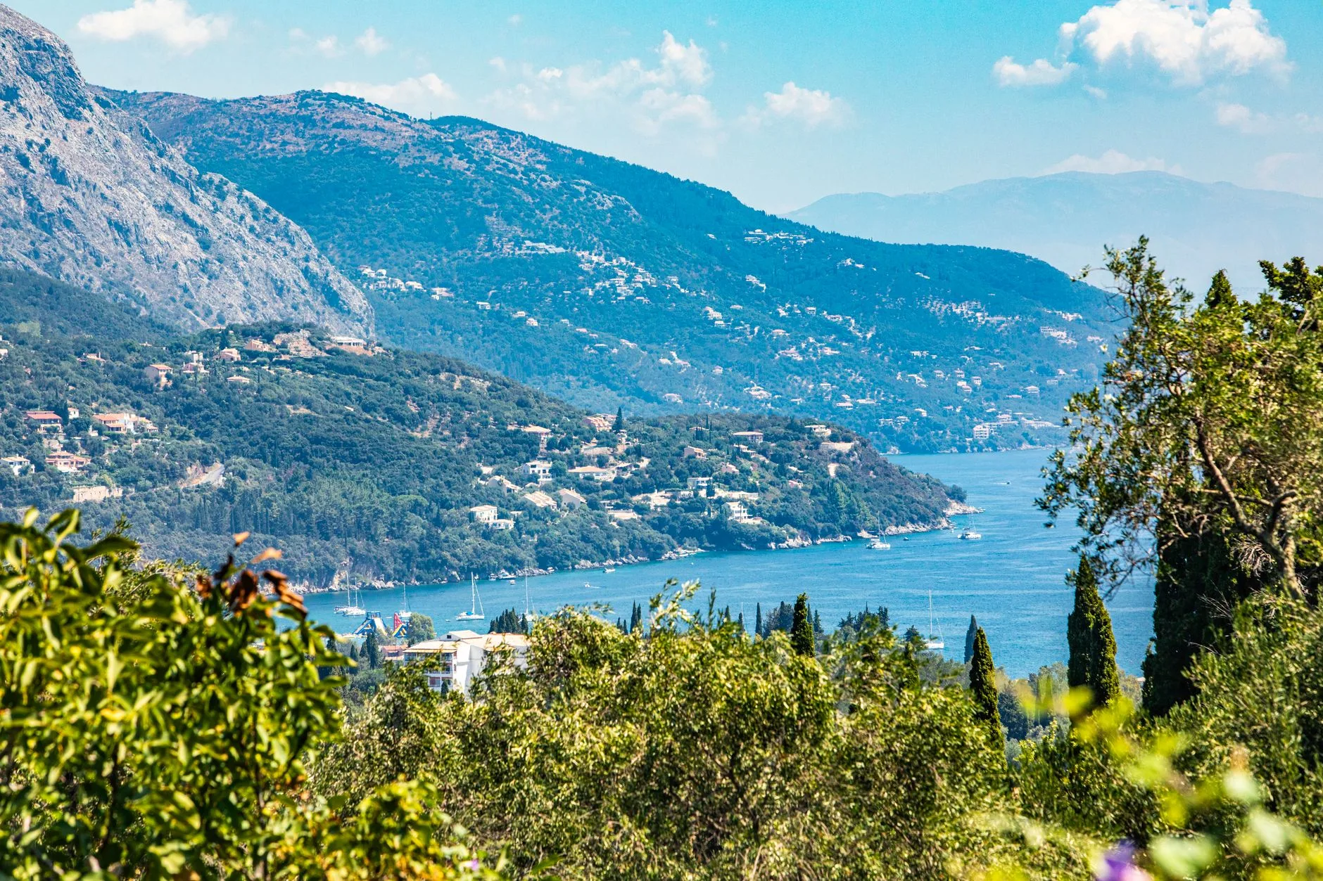 La côte est : Benitses, Dassia et Ipsos
